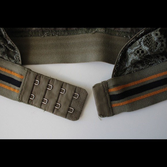 LaVie En Rose Bralette - Picture 2 of 4